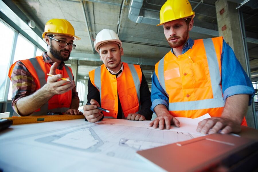 commercial construction workers developing risk management plans