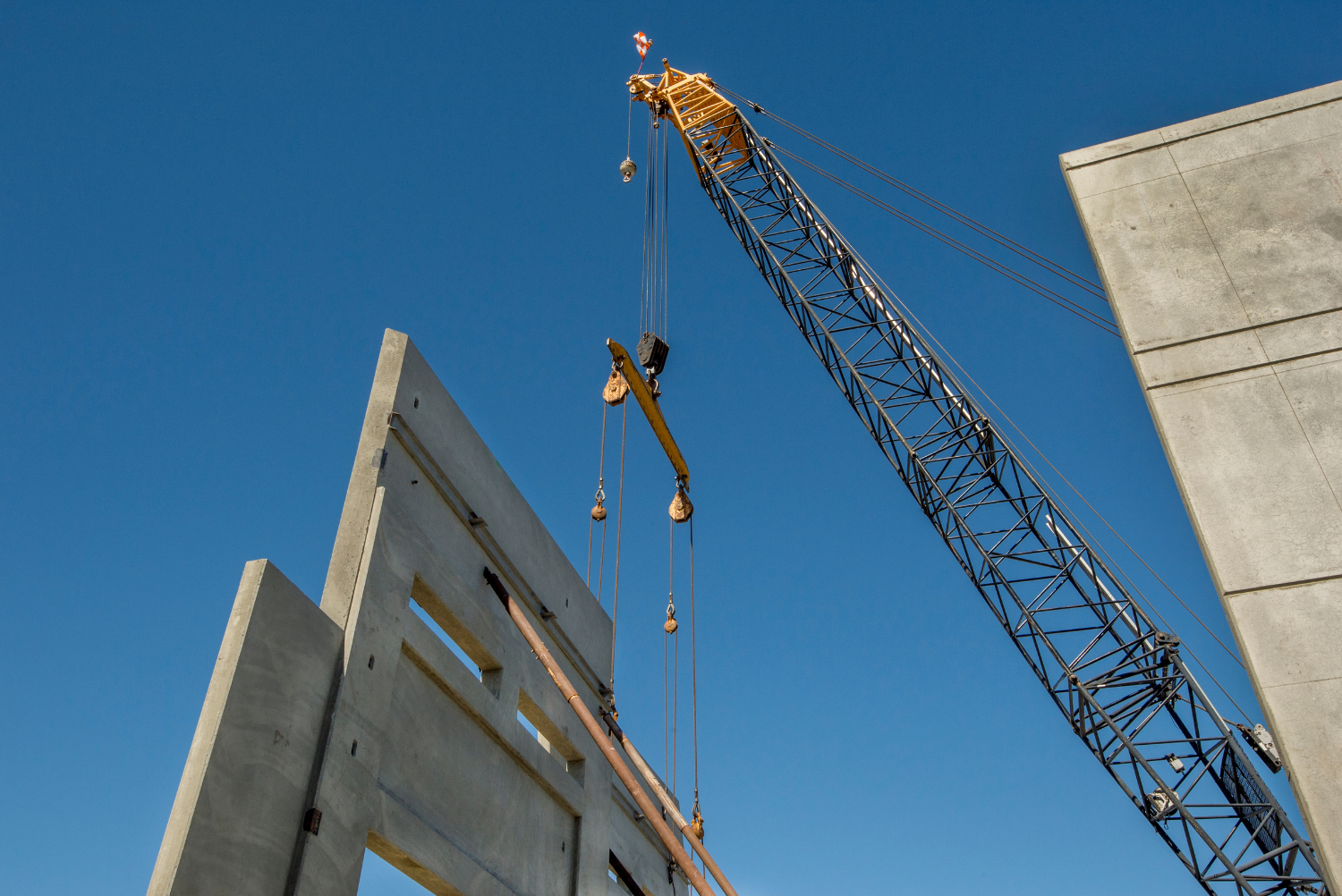 crane lifting a concrete wall tilt up